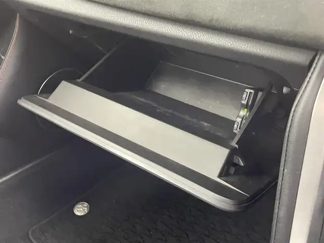 トヨタ ８６ GT リミテッド 群馬県 2016(平28)年 5.8万km ピュアレッド BLITZ車高調/＝＝＝＝＝/純正ディーラーナビ（NSZT-W66T)/・CD/DVD/SD(MSV)/Bluetooth/フルセグTV/================/ＢＬＩＴＺ車高調ハーフレザーシート　シートヒーター　純正７型ナビ　バックカメラ　パドルシフト　クルーズコントロール　前後ドライブレコーダー　ＥＴＣ　ＬＥＤヘッドライト　１７インチアルミホイール　禁煙車