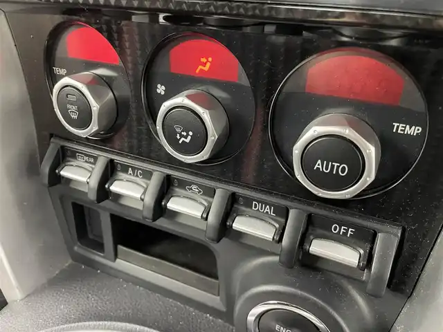 トヨタ ８６ GT リミテッド 群馬県 2016(平28)年 5.8万km ピュアレッド BLITZ車高調/＝＝＝＝＝/純正ディーラーナビ（NSZT-W66T)/・CD/DVD/SD(MSV)/Bluetooth/フルセグTV/================/ＢＬＩＴＺ車高調ハーフレザーシート　シートヒーター　純正７型ナビ　バックカメラ　パドルシフト　クルーズコントロール　前後ドライブレコーダー　ＥＴＣ　ＬＥＤヘッドライト　１７インチアルミホイール　禁煙車