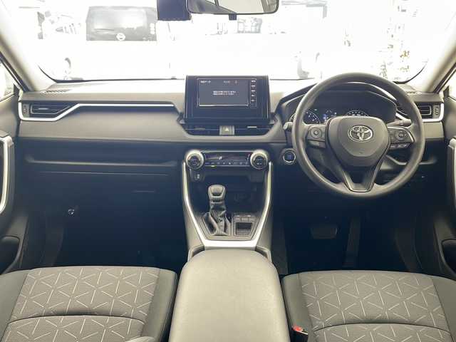トヨタ ＲＡＶ４ X 兵庫県 2019(令1)年 3万km ホワイトパールクリスタルシャイン ・純正ナビ（NSCN-W68）/CD/Bluetooth/TV/・前後ドライブレコーダー/・ビルトインETC/・Toyota　Safety　Sense/プリクラッシュセーフティ/レーントレーシングアシスト/レーダークルーズコントロール/オートマチックハイビーム/ロードサインアシスト/・先行車発進告知機能/・パーキングサポートブレーキ/・クリアランスソナー/・ウインカー付きドアミラー/・純正フロアマット/・純正アルミホイール/・ＬＥＤヘッドライト/・スマートキー/・プッシュスタート