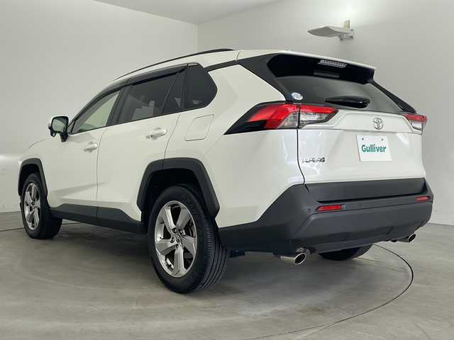 トヨタ ＲＡＶ４ X 兵庫県 2019(令1)年 3万km ホワイトパールクリスタルシャイン ・純正ナビ（NSCN-W68）/CD/Bluetooth/TV/・前後ドライブレコーダー/・ビルトインETC/・Toyota　Safety　Sense/プリクラッシュセーフティ/レーントレーシングアシスト/レーダークルーズコントロール/オートマチックハイビーム/ロードサインアシスト/・先行車発進告知機能/・パーキングサポートブレーキ/・クリアランスソナー/・ウインカー付きドアミラー/・純正フロアマット/・純正アルミホイール/・ＬＥＤヘッドライト/・スマートキー/・プッシュスタート