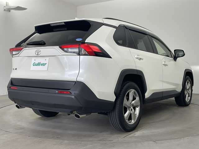 トヨタ ＲＡＶ４ X 兵庫県 2019(令1)年 3万km ホワイトパールクリスタルシャイン ・純正ナビ（NSCN-W68）/CD/Bluetooth/TV/・前後ドライブレコーダー/・ビルトインETC/・Toyota　Safety　Sense/プリクラッシュセーフティ/レーントレーシングアシスト/レーダークルーズコントロール/オートマチックハイビーム/ロードサインアシスト/・先行車発進告知機能/・パーキングサポートブレーキ/・クリアランスソナー/・ウインカー付きドアミラー/・純正フロアマット/・純正アルミホイール/・ＬＥＤヘッドライト/・スマートキー/・プッシュスタート