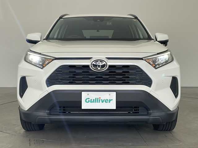 トヨタ ＲＡＶ４ X 兵庫県 2019(令1)年 3万km ホワイトパールクリスタルシャイン ・純正ナビ（NSCN-W68）/CD/Bluetooth/TV/・前後ドライブレコーダー/・ビルトインETC/・Toyota　Safety　Sense/プリクラッシュセーフティ/レーントレーシングアシスト/レーダークルーズコントロール/オートマチックハイビーム/ロードサインアシスト/・先行車発進告知機能/・パーキングサポートブレーキ/・クリアランスソナー/・ウインカー付きドアミラー/・純正フロアマット/・純正アルミホイール/・ＬＥＤヘッドライト/・スマートキー/・プッシュスタート