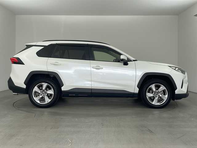 トヨタ ＲＡＶ４ X 兵庫県 2019(令1)年 3万km ホワイトパールクリスタルシャイン ・純正ナビ（NSCN-W68）/CD/Bluetooth/TV/・前後ドライブレコーダー/・ビルトインETC/・Toyota　Safety　Sense/プリクラッシュセーフティ/レーントレーシングアシスト/レーダークルーズコントロール/オートマチックハイビーム/ロードサインアシスト/・先行車発進告知機能/・パーキングサポートブレーキ/・クリアランスソナー/・ウインカー付きドアミラー/・純正フロアマット/・純正アルミホイール/・ＬＥＤヘッドライト/・スマートキー/・プッシュスタート