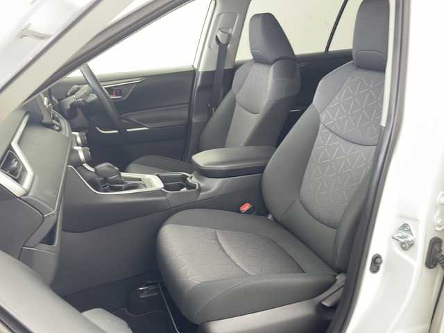 トヨタ ＲＡＶ４ X 兵庫県 2019(令1)年 3万km ホワイトパールクリスタルシャイン ・純正ナビ（NSCN-W68）/CD/Bluetooth/TV/・前後ドライブレコーダー/・ビルトインETC/・Toyota　Safety　Sense/プリクラッシュセーフティ/レーントレーシングアシスト/レーダークルーズコントロール/オートマチックハイビーム/ロードサインアシスト/・先行車発進告知機能/・パーキングサポートブレーキ/・クリアランスソナー/・ウインカー付きドアミラー/・純正フロアマット/・純正アルミホイール/・ＬＥＤヘッドライト/・スマートキー/・プッシュスタート