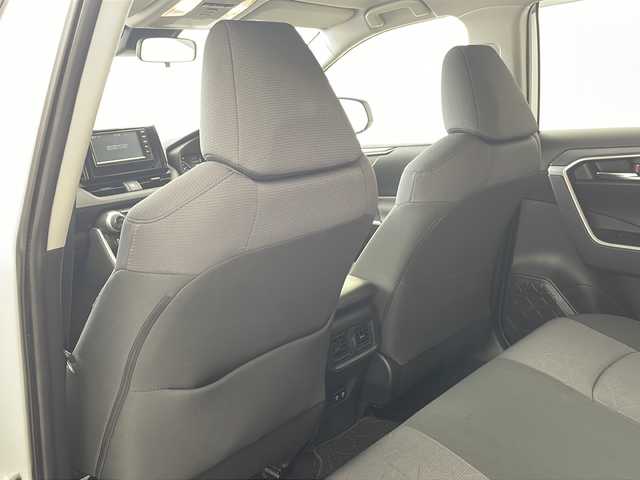 トヨタ ＲＡＶ４ X 兵庫県 2019(令1)年 3万km ホワイトパールクリスタルシャイン ・純正ナビ（NSCN-W68）/CD/Bluetooth/TV/・前後ドライブレコーダー/・ビルトインETC/・Toyota　Safety　Sense/プリクラッシュセーフティ/レーントレーシングアシスト/レーダークルーズコントロール/オートマチックハイビーム/ロードサインアシスト/・先行車発進告知機能/・パーキングサポートブレーキ/・クリアランスソナー/・ウインカー付きドアミラー/・純正フロアマット/・純正アルミホイール/・ＬＥＤヘッドライト/・スマートキー/・プッシュスタート