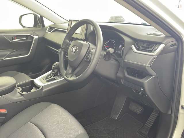 トヨタ ＲＡＶ４ X 兵庫県 2019(令1)年 3万km ホワイトパールクリスタルシャイン ・純正ナビ（NSCN-W68）/CD/Bluetooth/TV/・前後ドライブレコーダー/・ビルトインETC/・Toyota　Safety　Sense/プリクラッシュセーフティ/レーントレーシングアシスト/レーダークルーズコントロール/オートマチックハイビーム/ロードサインアシスト/・先行車発進告知機能/・パーキングサポートブレーキ/・クリアランスソナー/・ウインカー付きドアミラー/・純正フロアマット/・純正アルミホイール/・ＬＥＤヘッドライト/・スマートキー/・プッシュスタート