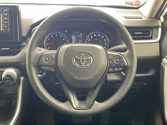 トヨタ ＲＡＶ４ X 兵庫県 2019(令1)年 3万km ホワイトパールクリスタルシャイン ・純正ナビ（NSCN-W68）/CD/Bluetooth/TV/・前後ドライブレコーダー/・ビルトインETC/・Toyota　Safety　Sense/プリクラッシュセーフティ/レーントレーシングアシスト/レーダークルーズコントロール/オートマチックハイビーム/ロードサインアシスト/・先行車発進告知機能/・パーキングサポートブレーキ/・クリアランスソナー/・ウインカー付きドアミラー/・純正フロアマット/・純正アルミホイール/・ＬＥＤヘッドライト/・スマートキー/・プッシュスタート