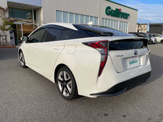 トヨタ プリウス S ツーリングセレクション 石川県 2016(平28)年 5.8万km パール 純正ナビ　フルセグＴＶ　バックカメラ　ＬＥＤヘッドライト　ＥＴＣ　黒革シート　レーダークルーズ　トヨタセーフティセンス　純正アルミ　スマートキー　シートヒーター　プッシュスタート　ドラレコ