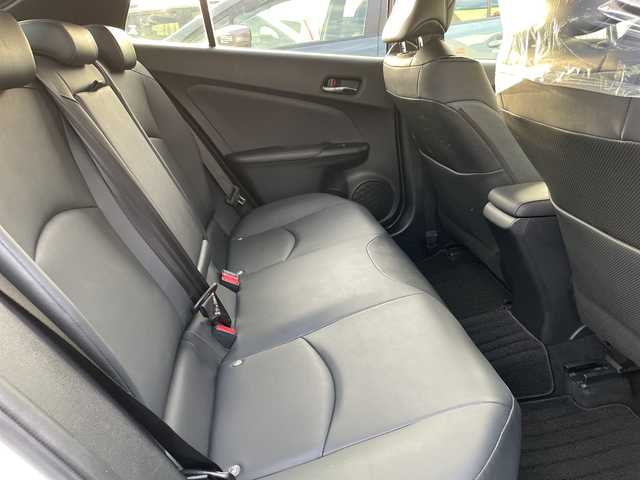 トヨタ プリウス S ツーリングセレクション 石川県 2016(平28)年 5.8万km パール 純正ナビ　フルセグＴＶ　バックカメラ　ＬＥＤヘッドライト　ＥＴＣ　黒革シート　レーダークルーズ　トヨタセーフティセンス　純正アルミ　スマートキー　シートヒーター　プッシュスタート　ドラレコ