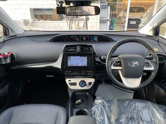 トヨタ プリウス S ツーリングセレクション 石川県 2016(平28)年 5.8万km パール 純正ナビ　フルセグＴＶ　バックカメラ　ＬＥＤヘッドライト　ＥＴＣ　黒革シート　レーダークルーズ　トヨタセーフティセンス　純正アルミ　スマートキー　シートヒーター　プッシュスタート　ドラレコ