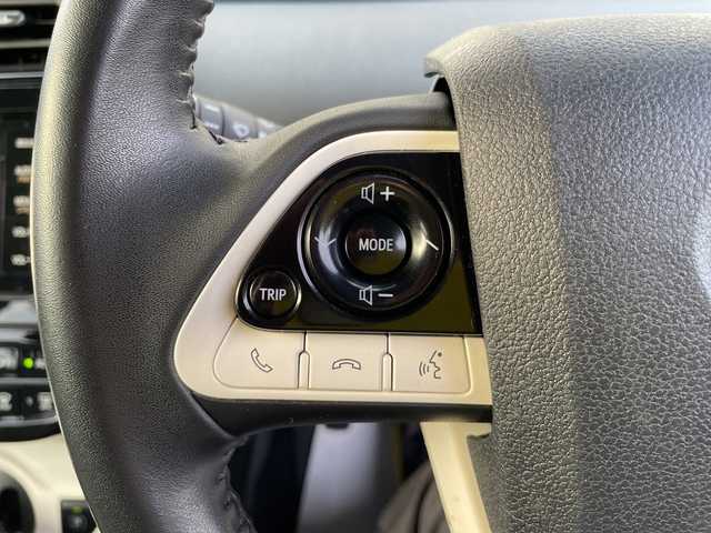 トヨタ プリウス S ツーリングセレクション 石川県 2016(平28)年 5.8万km パール 純正ナビ　フルセグＴＶ　バックカメラ　ＬＥＤヘッドライト　ＥＴＣ　黒革シート　レーダークルーズ　トヨタセーフティセンス　純正アルミ　スマートキー　シートヒーター　プッシュスタート　ドラレコ