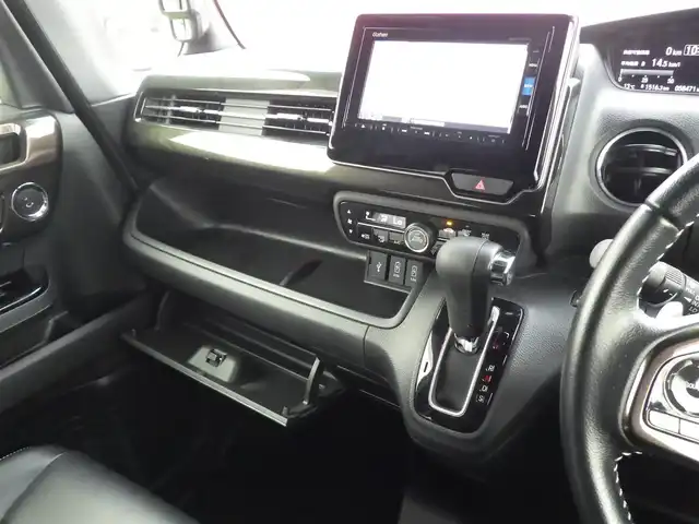 ホンダ Ｎ ＢＯＸ カスタム G EX ターボ ホンダセンシング 千葉県 2018(平30)年 5.9万km クリスタルブラックパール ホンダセンシング/・衝突軽減ブレーキ（CMBS）/・車線維持支援システム（LKAS）/・アダプティブクルーズコントロール（ACC）/・誤発進抑制機能/・後方誤発進抑制機能/両側パワースライドドア/ハーフレザーシート/純正メモリーナビ/地デジTV/【DVD/CD再生機能　Bluetooth接続】/バックカメラ/ドライブレコーダー/革巻きステアリング/パドルシフト/ETC/LEDヘッドライト/フォグライト/ウインカーミラー/リアコーナーセンサー/社外14インチアルミホイル/サイド/カーテンエアバッグ/Honda スマートキー