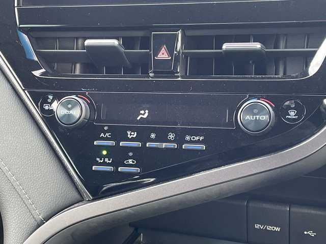 トヨタ カムリ WSレザーパッケージ 福岡県 2021(令3)年 6.2万km パール 純正９型ディスプレイオーディオ/ナビ機能付き／AppleCarPlay/Bluetooth/USB/パノラミックビューモニター/前後ドライブレコーダー/ヘッドアップディスプレイ/セーフティセンス/ブラインドスポットモニター/レーダークルーズコントロール/パワーシート/シートヒーター/オートライト/純正18インチアルミホイール/スマートキー/プッシュスタート