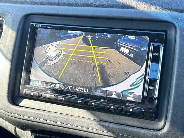 ホンダ ヴェゼル S 長野県 2015(平27)年 9.2万km ホワイトオーキッドパール ・純正7インチSDナビゲーション/CD DVD フルセグTV Bluetooth/・バックカメラ/・ETC/・ワンオーナー/・CTBA/・クルーズコントロール/・純正17インチアルミホイール/・アイドリングストップ/・横滑り防止装置/・LEDヘッドライト/・オートライト/・フォグライト/・シートヒーター(D/N)/・ルーフレール/・ウィンカーミラー/・電動格納ミラー/・フロアマット/・スマートキー/・エンジンプッシュスタート