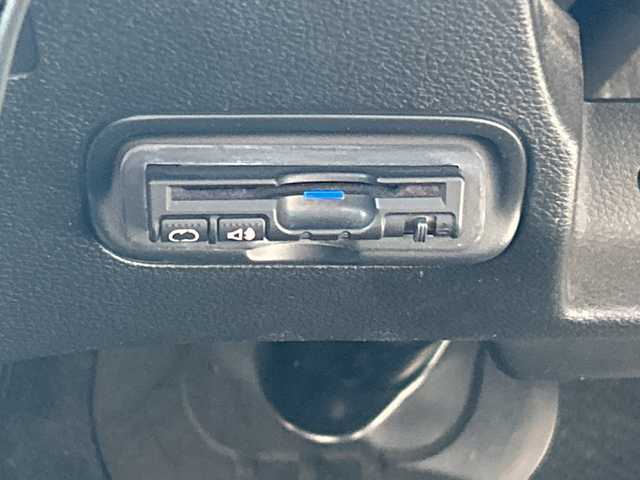 ホンダ ヴェゼル S 長野県 2015(平27)年 9.2万km ホワイトオーキッドパール ・純正7インチSDナビゲーション/CD DVD フルセグTV Bluetooth/・バックカメラ/・ETC/・ワンオーナー/・CTBA/・クルーズコントロール/・純正17インチアルミホイール/・アイドリングストップ/・横滑り防止装置/・LEDヘッドライト/・オートライト/・フォグライト/・シートヒーター(D/N)/・ルーフレール/・ウィンカーミラー/・電動格納ミラー/・フロアマット/・スマートキー/・エンジンプッシュスタート