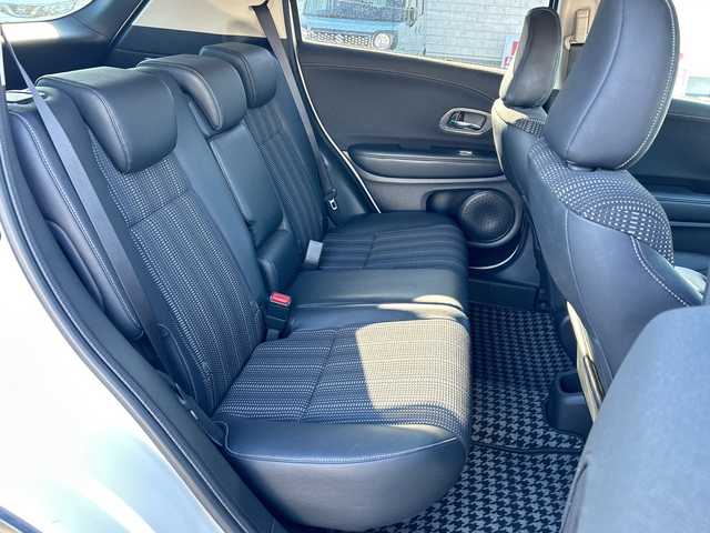 ホンダ ヴェゼル S 長野県 2015(平27)年 9.2万km ホワイトオーキッドパール ・純正7インチSDナビゲーション/CD DVD フルセグTV Bluetooth/・バックカメラ/・ETC/・ワンオーナー/・CTBA/・クルーズコントロール/・純正17インチアルミホイール/・アイドリングストップ/・横滑り防止装置/・LEDヘッドライト/・オートライト/・フォグライト/・シートヒーター(D/N)/・ルーフレール/・ウィンカーミラー/・電動格納ミラー/・フロアマット/・スマートキー/・エンジンプッシュスタート