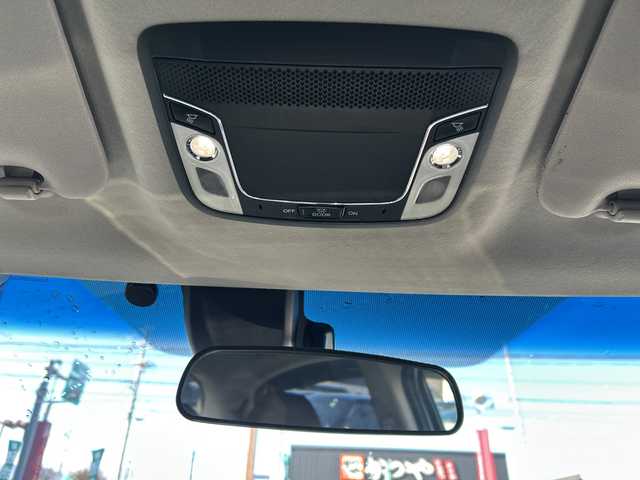 ホンダ ヴェゼル S 長野県 2015(平27)年 9.2万km ホワイトオーキッドパール ・純正7インチSDナビゲーション/CD DVD フルセグTV Bluetooth/・バックカメラ/・ETC/・ワンオーナー/・CTBA/・クルーズコントロール/・純正17インチアルミホイール/・アイドリングストップ/・横滑り防止装置/・LEDヘッドライト/・オートライト/・フォグライト/・シートヒーター(D/N)/・ルーフレール/・ウィンカーミラー/・電動格納ミラー/・フロアマット/・スマートキー/・エンジンプッシュスタート