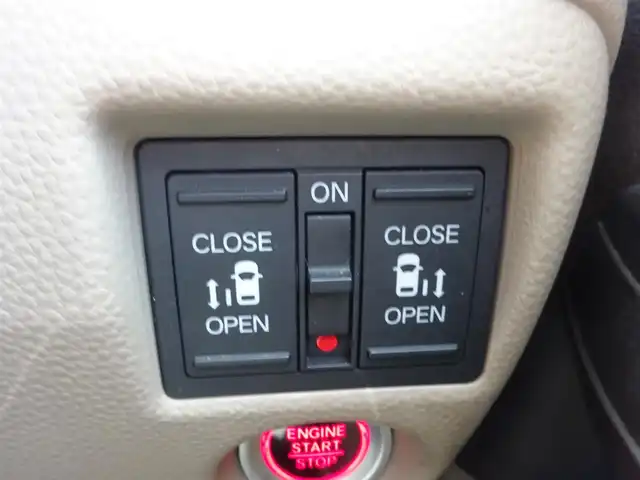 ホンダ Ｎ ＢＯＸ G L ターボ ホンダセンシング 静岡県 2020(令2)年 3.6万km プラチナホワイトパール 取説・保証書/禁煙車/ホンダセンシング/レーダークルーズコントロール/純正SDナビ（Bluetooth/ワンセグTV/CD）/ステアリングリモコン/両側パワースライドドア/スローパー/ターボ/リアコーナーセンサー/バックカメラ/LEDヘッドライト/オートマチックハイビーム/フロアマット