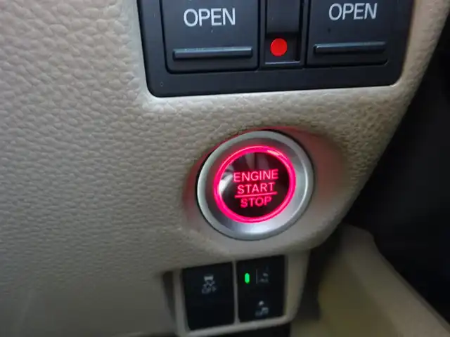 ホンダ Ｎ ＢＯＸ G L ターボ ホンダセンシング 静岡県 2020(令2)年 3.6万km プラチナホワイトパール 取説・保証書/禁煙車/ホンダセンシング/レーダークルーズコントロール/純正SDナビ（Bluetooth/ワンセグTV/CD）/ステアリングリモコン/両側パワースライドドア/スローパー/ターボ/リアコーナーセンサー/バックカメラ/LEDヘッドライト/オートマチックハイビーム/フロアマット