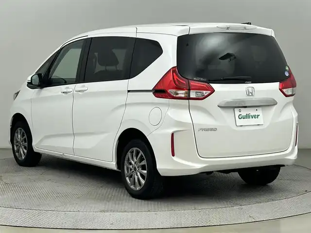 ホンダ フリード G ホンダセンシング 道央・札幌 2019(令1)年 4.8万km ホワイトオーキッドパール ・ワンオーナー/・４WD/・ギャザーズナビ（VXM-194VFi）/・CD/DVD/SD/BT/フルセグTV/・バックカメラ/・ビルトインETC/・純正エンジンスターター/・ホンダセンシング/・衝突被害軽減ブレーキ/・レーンキープアシスト/・アダプティブクルーズコントロール/・ステアリングスイッチ/・横滑り防止装置/・両側パワースライドドア/・前席シートヒーター/・ハロゲンヘッドライト/・ドアミラーウィンカー/・社外１５インチAW（冬タイヤ）/・積込夏タイヤ(185/65R15.残溝7mm＋純正キャップ付きスチールホイール)/・純正フロアマット/・プッシュスタート/・スマートキー/・スペアキー/・取扱説明書/・保証書