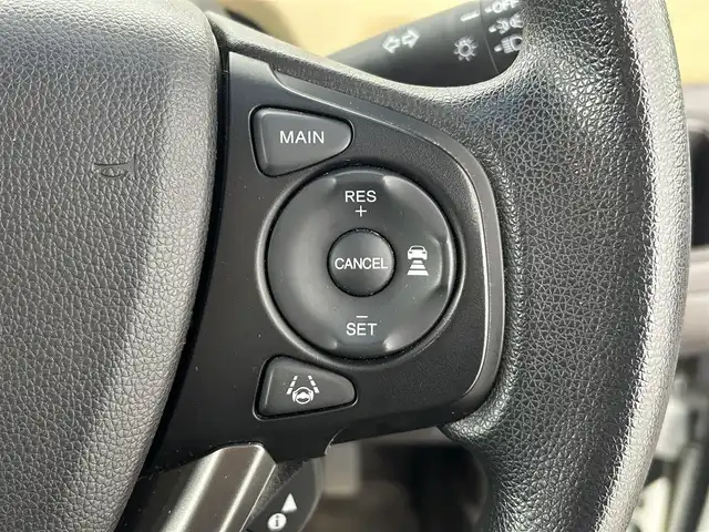 ホンダ フリード G ホンダセンシング 道央・札幌 2019(令1)年 4.8万km ホワイトオーキッドパール ・ワンオーナー/・４WD/・ギャザーズナビ（VXM-194VFi）/・CD/DVD/SD/BT/フルセグTV/・バックカメラ/・ビルトインETC/・純正エンジンスターター/・ホンダセンシング/・衝突被害軽減ブレーキ/・レーンキープアシスト/・アダプティブクルーズコントロール/・ステアリングスイッチ/・横滑り防止装置/・両側パワースライドドア/・前席シートヒーター/・ハロゲンヘッドライト/・ドアミラーウィンカー/・社外１５インチAW（冬タイヤ）/・積込夏タイヤ(185/65R15.残溝7mm＋純正キャップ付きスチールホイール)/・純正フロアマット/・プッシュスタート/・スマートキー/・スペアキー/・取扱説明書/・保証書