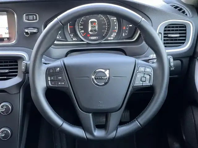 ボルボ Ｖ４０ T2 キネティック 山梨県 2018(平30)年 1.6万km アマゾンブルー 純正HDDナビ/　（フルセグTV/CD/DVD/Bluetooth）/インテリセーフ/BLIS/レーンキーピングエイド/ACC/ETC/純正16インチAW/アマゾンブルー