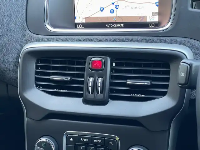 ボルボ Ｖ４０ T2 キネティック 山梨県 2018(平30)年 1.6万km アマゾンブルー 純正HDDナビ/　（フルセグTV/CD/DVD/Bluetooth）/インテリセーフ/BLIS/レーンキーピングエイド/ACC/ETC/純正16インチAW/アマゾンブルー