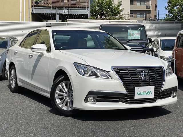 トヨタ クラウン ロイヤル ロイヤルサルーン 東京都 2013(平25)年 1.4万km ホワイトパールクリスタルシャイン ワンオーナー/保証書・取説・ナビ取説/Egプッシュスタート・スマートキー/MTモード付AT/走行モード/クルーズコントロール/前席パワーシート（運転席ランバーサポート）・後席一部パワージート/G-BOOK対応　8インチ純正HDDナビ/フルセグTV・DVD/CD/USB/BT/スーパーライブサウンドシステム/バックカメラ/ビルトインETC/純正16インチアルミ/HIDヘッドランプ・オートライト/トランクイージークロージャー/革巻きステアリング・ステアリングスイッチ