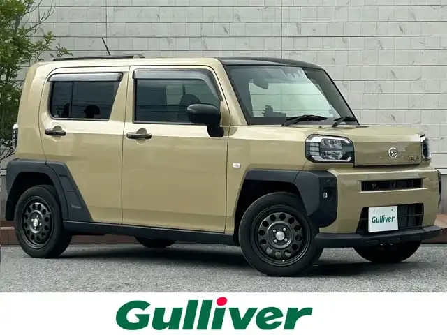 ダイハツ タフト G ターボ 滋賀県 2020(令2)年 2.2万km サンドベージュメタリック ガソリン/4WD(F4)/CVT/スカイフィールトップ/ルーフレール/9インチ純正ディスプレイオーディオ/(FM/AM/フルセグ/Bluetooth/USB)/パノラマモニター/バックカメラ/ETC/前後ドライブレコーダー/スマートアシスト/・プリクラッシュブレーキアシスト	/・踏み間違い防止アシスト	/・前方衝突防止支援システム	/・レーンキープアシスト	/・アダプティブクルーズコントロール/・標識検知機能/運転席・助手席シートヒーター/アイドリングストップ/電動格納ミラー/電動パーキング/ブレーキホールド/革巻きステアリング/ステアリングスイッチ/オートライト/LEDヘッドライト/フロントフォグ/フルオートエアコン/プッシュスタート/スマートキー/スペアキー/純正ゴムフロアマット