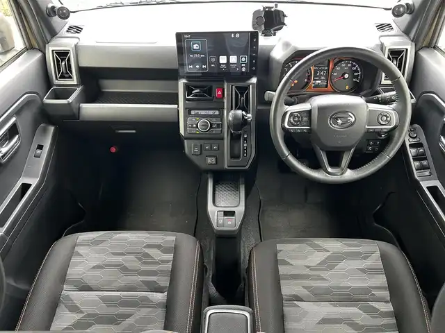 ダイハツ タフト G ターボ 滋賀県 2020(令2)年 2.2万km サンドベージュメタリック ガソリン/4WD(F4)/CVT/スカイフィールトップ/ルーフレール/9インチ純正ディスプレイオーディオ/(FM/AM/フルセグ/Bluetooth/USB)/パノラマモニター/バックカメラ/ETC/前後ドライブレコーダー/スマートアシスト/・プリクラッシュブレーキアシスト	/・踏み間違い防止アシスト	/・前方衝突防止支援システム	/・レーンキープアシスト	/・アダプティブクルーズコントロール/・標識検知機能/運転席・助手席シートヒーター/アイドリングストップ/電動格納ミラー/電動パーキング/ブレーキホールド/革巻きステアリング/ステアリングスイッチ/オートライト/LEDヘッドライト/フロントフォグ/フルオートエアコン/プッシュスタート/スマートキー/スペアキー/純正ゴムフロアマット