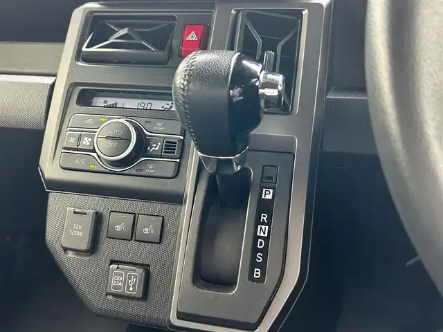 ダイハツ タフト G ターボ 滋賀県 2020(令2)年 2.2万km サンドベージュメタリック ガソリン/4WD(F4)/CVT/スカイフィールトップ/ルーフレール/9インチ純正ディスプレイオーディオ/(FM/AM/フルセグ/Bluetooth/USB)/パノラマモニター/バックカメラ/ETC/前後ドライブレコーダー/スマートアシスト/・プリクラッシュブレーキアシスト	/・踏み間違い防止アシスト	/・前方衝突防止支援システム	/・レーンキープアシスト	/・アダプティブクルーズコントロール/・標識検知機能/運転席・助手席シートヒーター/アイドリングストップ/電動格納ミラー/電動パーキング/ブレーキホールド/革巻きステアリング/ステアリングスイッチ/オートライト/LEDヘッドライト/フロントフォグ/フルオートエアコン/プッシュスタート/スマートキー/スペアキー/純正ゴムフロアマット