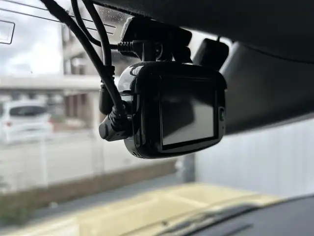 ダイハツ タフト G ターボ 滋賀県 2020(令2)年 2.2万km サンドベージュメタリック ガソリン/4WD(F4)/CVT/スカイフィールトップ/ルーフレール/9インチ純正ディスプレイオーディオ/(FM/AM/フルセグ/Bluetooth/USB)/パノラマモニター/バックカメラ/ETC/前後ドライブレコーダー/スマートアシスト/・プリクラッシュブレーキアシスト	/・踏み間違い防止アシスト	/・前方衝突防止支援システム	/・レーンキープアシスト	/・アダプティブクルーズコントロール/・標識検知機能/運転席・助手席シートヒーター/アイドリングストップ/電動格納ミラー/電動パーキング/ブレーキホールド/革巻きステアリング/ステアリングスイッチ/オートライト/LEDヘッドライト/フロントフォグ/フルオートエアコン/プッシュスタート/スマートキー/スペアキー/純正ゴムフロアマット