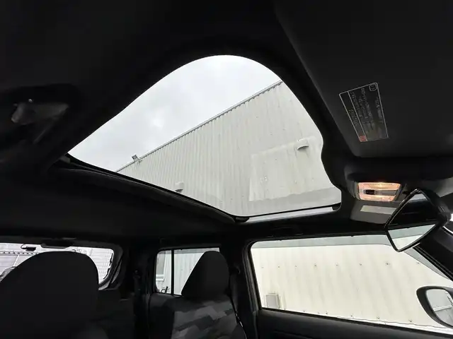 ダイハツ タフト G ターボ 滋賀県 2020(令2)年 2.2万km サンドベージュメタリック ガソリン/4WD(F4)/CVT/スカイフィールトップ/ルーフレール/9インチ純正ディスプレイオーディオ/(FM/AM/フルセグ/Bluetooth/USB)/パノラマモニター/バックカメラ/ETC/前後ドライブレコーダー/スマートアシスト/・プリクラッシュブレーキアシスト	/・踏み間違い防止アシスト	/・前方衝突防止支援システム	/・レーンキープアシスト	/・アダプティブクルーズコントロール/・標識検知機能/運転席・助手席シートヒーター/アイドリングストップ/電動格納ミラー/電動パーキング/ブレーキホールド/革巻きステアリング/ステアリングスイッチ/オートライト/LEDヘッドライト/フロントフォグ/フルオートエアコン/プッシュスタート/スマートキー/スペアキー/純正ゴムフロアマット