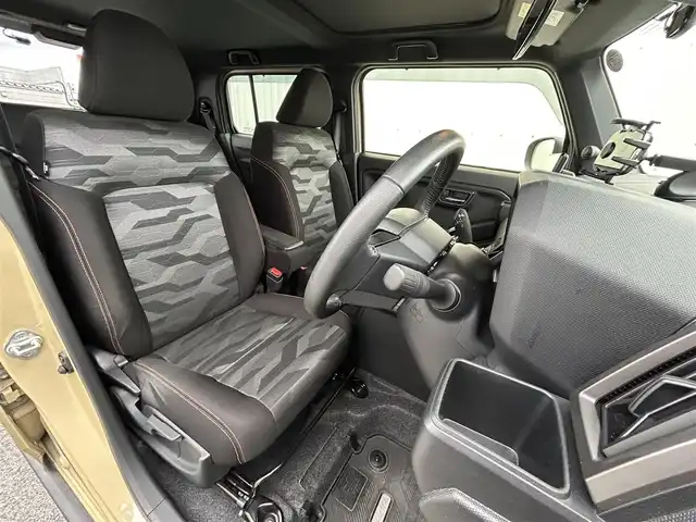 ダイハツ タフト G ターボ 滋賀県 2020(令2)年 2.2万km サンドベージュメタリック ガソリン/4WD(F4)/CVT/スカイフィールトップ/ルーフレール/9インチ純正ディスプレイオーディオ/(FM/AM/フルセグ/Bluetooth/USB)/パノラマモニター/バックカメラ/ETC/前後ドライブレコーダー/スマートアシスト/・プリクラッシュブレーキアシスト	/・踏み間違い防止アシスト	/・前方衝突防止支援システム	/・レーンキープアシスト	/・アダプティブクルーズコントロール/・標識検知機能/運転席・助手席シートヒーター/アイドリングストップ/電動格納ミラー/電動パーキング/ブレーキホールド/革巻きステアリング/ステアリングスイッチ/オートライト/LEDヘッドライト/フロントフォグ/フルオートエアコン/プッシュスタート/スマートキー/スペアキー/純正ゴムフロアマット