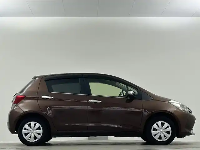 トヨタ ヴィッツ ジュエラ 埼玉県 2014(平26)年 6.1万km ダークブラウンマイカメタリック 純正ナビ　ＣＤ　ＴＶ　Ｂｌｕｅｔｏｏｔｈ　プッシュスタート　スマートキー　スペアキー　ビルトインＥＴＣ　純正フロアマット　ベンチs－ト 盗難防止装置 横滑り防止装置