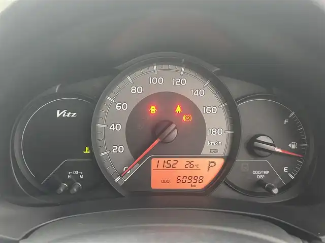 トヨタ ヴィッツ ジュエラ 埼玉県 2014(平26)年 6.1万km ダークブラウンマイカメタリック 純正ナビ　ＣＤ　ＴＶ　Ｂｌｕｅｔｏｏｔｈ　プッシュスタート　スマートキー　スペアキー　ビルトインＥＴＣ　純正フロアマット　ベンチs－ト 盗難防止装置 横滑り防止装置