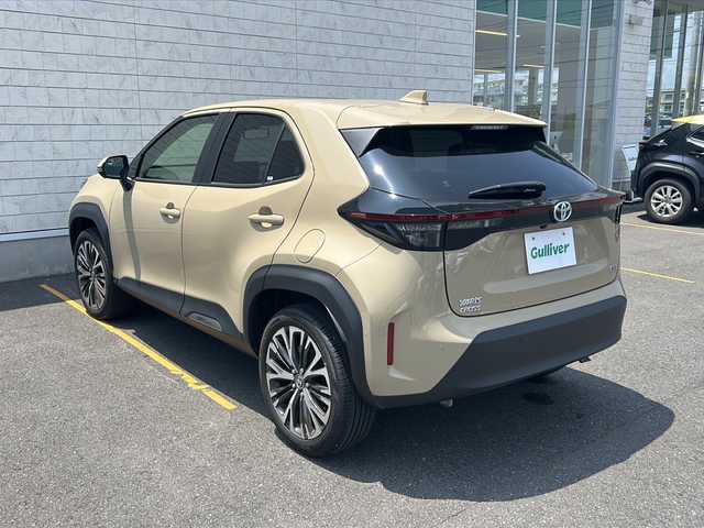 トヨタ ヤリスクロス ハイブリッド Z 茨城県 2022(令4)年 0.5万km ベージュ セーフティセンス/先行車発進告知機能/純正ナビ/　　BT/パノラミックビューモニター/ハンズフリーパワーバックドア/レーダークルーズコントロール/LEDオートライト/オートマチックハイビーム/パワーシート/シートヒーター/純正18インチアルミホイール/スマートキー/ETC