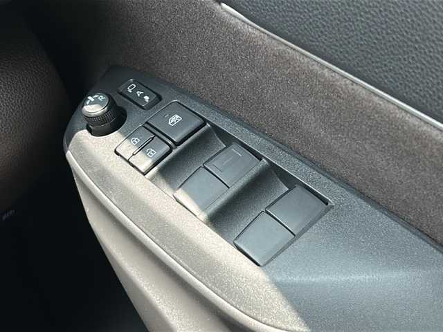 トヨタ ヤリスクロス ハイブリッド Z 茨城県 2022(令4)年 0.5万km ベージュ セーフティセンス/先行車発進告知機能/純正ナビ/　　BT/パノラミックビューモニター/ハンズフリーパワーバックドア/レーダークルーズコントロール/LEDオートライト/オートマチックハイビーム/パワーシート/シートヒーター/純正18インチアルミホイール/スマートキー/ETC