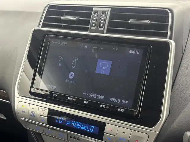 トヨタ ランドクルーザー プラド TX Lパッケージ マットブラED 福井県 2023(令5)年 0.6万km ホワイトパールクリスタルシャイン 純正９型ナビ/（Ｂｌｕｅｔｏｏｔｈ／ＴＶ／ＣＤ／ＤＶＤ/フルセグ）/バックカメラ/サンルーフ/ルーフレール/純正１８インチアルミホイール/純正ビルトインＥＴＣ/スマートキー/トヨタセーフティセンス/前後コーナーセンサー/ガナドールマフラー