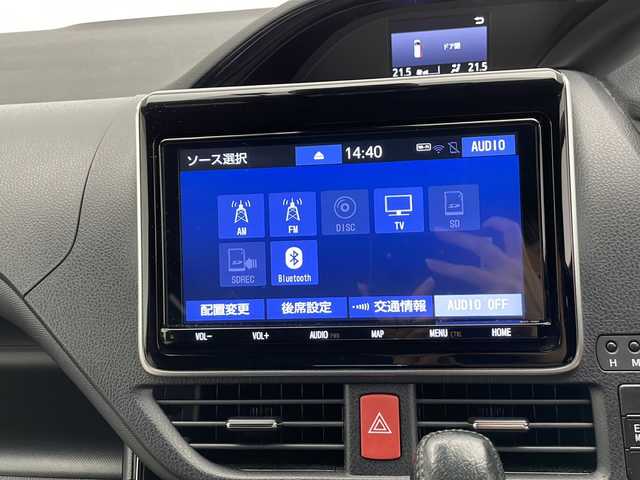トヨタ ノア Si ダブルバイビーⅡ 長野県 2019(平31)年 6.5万km ブラック 純正SDナビ（型番:NSZT-Y68T）/（フルセグTV／CD／SD／BL／FM／AM）/バックカメラ/純正フリップダウンモニター/両側パワースライドドア/USBチャージャー/ビルトインETC/純正ドライブレコーダー（前）/16インチ社外ホイール付き冬タイヤ４本積込/レーダークルーズコントロール/衝突被害軽減システム/レーンキープアシストシステム/クリアランスソナー/16インチ純正アルミホイール/社外マット/LEDヘッドライト/オートマチックハイビーム/フォグランプ/オートライト/ドアバイザー/スマートキー/スペアキー
