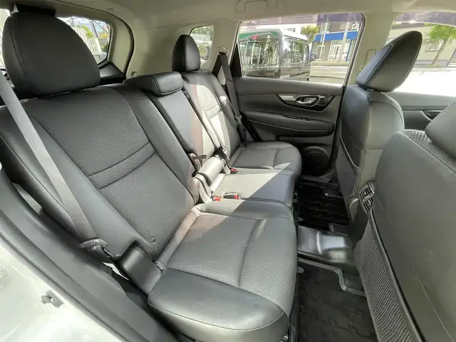 日産 エクストレイル 20X 道央・札幌 2018(平30)年 2.8万km ブリリアントホワイトパール ・４WD/・ワンオーナー/・衝突軽減ブレーキ/・純正SDナビ/　CD＆BT＆AUX＆TV/・全方位カメラ/・バックカメラ/・フロントカメラ/・サイドカメラ/・デジタルインナーミラー/・コーナーセンサー/・レーンキープアシスト/・パーキングアシスト/・オートエアコン/・オートライト/・前方ドライブレコーダー/・前席シートヒーター/・ダウンヒルアシスト/・パワーバックドア/・アイドリングストップ/・ミラーヒーター/・社外AW＆冬タイヤ積込/　225/60/18 ５分山/・純正フロアマット/・ドアバイザー/・ウィンカーミラー/・フォグライト/・スペアキー