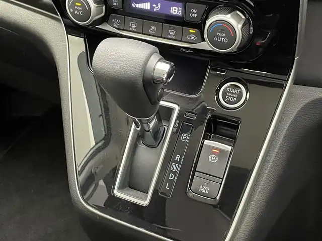 日産 セレナ ハイウェイスター V 愛知県 2019(令1)年 4.1万km ブリリアントホワイトパール 純正ナビ　後席モニター　禁煙車　全方位カメラ　セーフティパックＢ　プロパイロット　パーキングアシスト　ハンズフリー両側パワスラ　ＢＳＭ　電動パーキング　ＥＴＣ　コーナーセンサー　ＬＥＤライト　フォグ　純正16インチアルミホイール