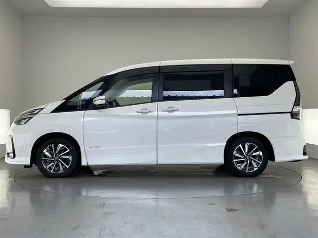 日産 セレナ ハイウェイスター V 愛知県 2019(令1)年 4.1万km ブリリアントホワイトパール 純正ナビ　後席モニター　禁煙車　全方位カメラ　セーフティパックＢ　プロパイロット　パーキングアシスト　ハンズフリー両側パワスラ　ＢＳＭ　電動パーキング　ＥＴＣ　コーナーセンサー　ＬＥＤライト　フォグ　純正16インチアルミホイール