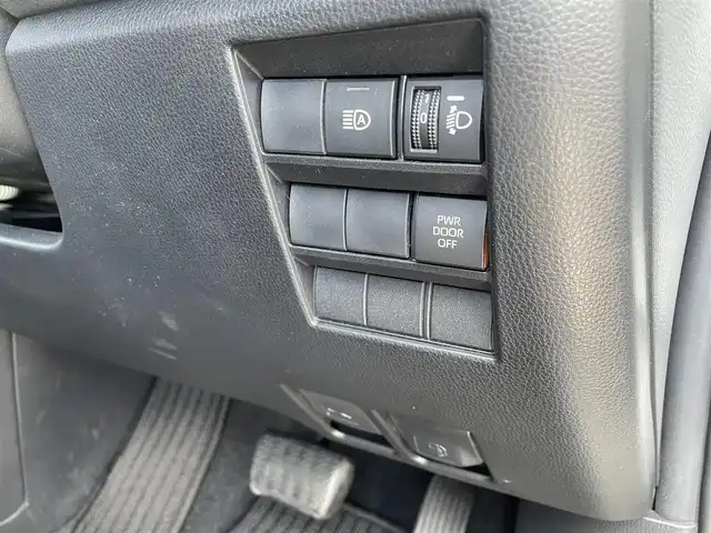 トヨタ ノア S－Z 佐賀県 2023(令5)年 2.1万km ホワイトパールクリスタルシャイン 純正8型ディスプレイオーディオ/・AM/FM/BTAppple Car Play/Android Auto//・バックカメラ/デジタルミラー型前後ドライブレコーダー/両側パワースライドドア/ハーフレザーシート/・シートヒーター「運転席/助手席」/スマートキー/アダプティブLEDヘッドライト/HDMI入力端子/電動パーキングブレーキ/オートホールド機能/純正17インチアルミホイール/純正フロアマット/新車保証書/取扱説明書/スペアキー1本/トヨタセーフティーセンス/・プリクラッシュセーフティ/・レーントレーシングアシスト（LTA）/・レーンディパーチャーアラート（車線逸脱警報機能）/・レーダークルーズコントロール（全車速追従機能付）/・ドライバー異常時対応システム/・プロアクティブドライビングアシスト（PDA）/・発進遅れ告知機能/・パーキングサポートブレーキ/・安全降車支援機能/・リヤクロストラフィックオートブレーキ