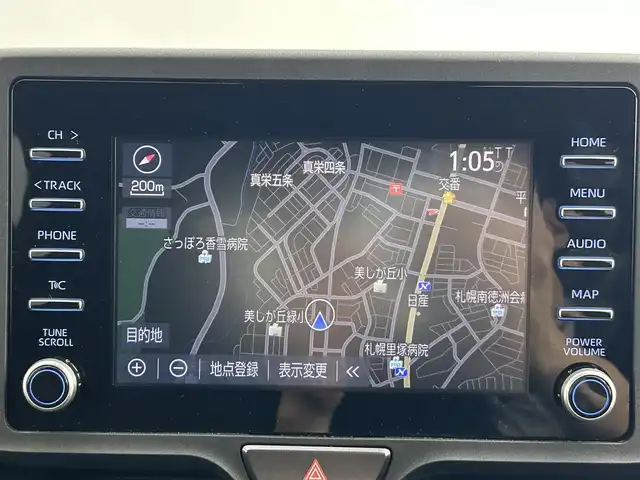 トヨタ ヤリス X 道央・札幌 2023(令5)年 1.3万km プラチナホワイトパールマイカ ・４WD/・寒冷地仕様/・純正ディスプレイオーディオナビ/　BT/USB/miracast/・バックカメラ/・ETC/・トヨタセーフティセンス/・プリクラッシュセーフティ/・レーダークルーズコントロール/・レーントレーシングアシスト/・ロードサインアシスト/・オートハイビーム/・プッシュスタート/・スマートキー/・フロアマット