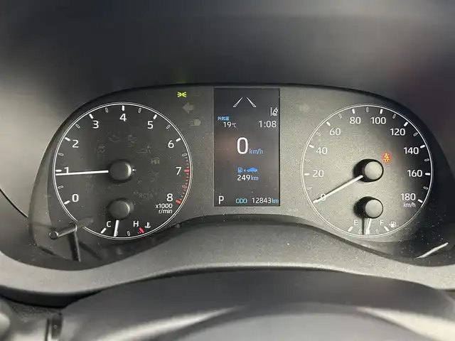トヨタ ヤリス X 道央・札幌 2023(令5)年 1.3万km プラチナホワイトパールマイカ ・４WD/・寒冷地仕様/・純正ディスプレイオーディオナビ/　BT/USB/miracast/・バックカメラ/・ETC/・トヨタセーフティセンス/・プリクラッシュセーフティ/・レーダークルーズコントロール/・レーントレーシングアシスト/・ロードサインアシスト/・オートハイビーム/・プッシュスタート/・スマートキー/・フロアマット