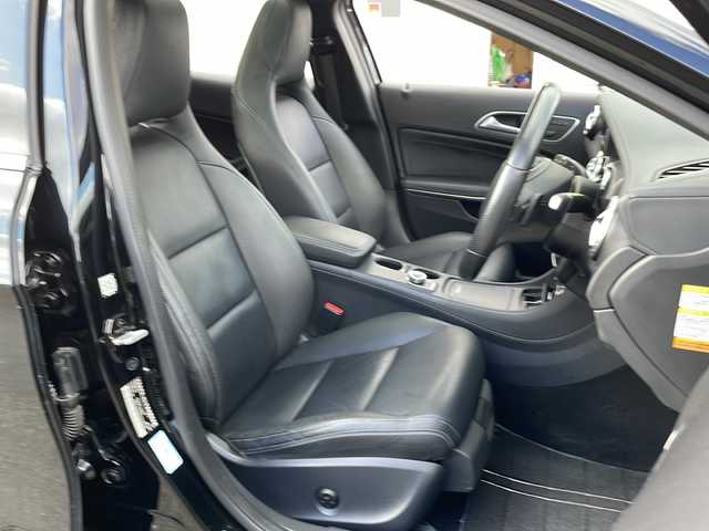 メルセデス・ベンツ ＧＬＡ２５０ 4マチック オフロード 道北・旭川 2015(平27)年 4.7万km コスモスブラック /4WD//禁煙車//サンルーフ//純正ナビ /BT/USB/フルセグ/CD/DVD//レザーシート//前席パワーシート//前席メモリーシート//前席シートヒーター//ACC//アイドリングステップ//コーナーセンサー//BSM//アクティブブレーキアシスト//緊急回避補助システム//革巻きステアリング//ステアリングスイッチ//オートライト//LEDヘッドライト//フォグランプ//リアフォグランプ//ヘットライトウォッシャー//パワーバックドア//ルーフレール//AW冬タイヤ積み込み//ドアバイザー//ETC//ドライブレコーダー//純正フロアマット//オートリトラミラー