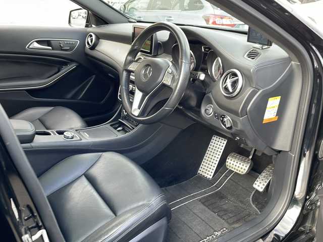 メルセデス・ベンツ ＧＬＡ２５０ 4マチック オフロード 道北・旭川 2015(平27)年 4.7万km コスモスブラック /4WD//禁煙車//サンルーフ//純正ナビ /BT/USB/フルセグ/CD/DVD//レザーシート//前席パワーシート//前席メモリーシート//前席シートヒーター//ACC//アイドリングステップ//コーナーセンサー//BSM//アクティブブレーキアシスト//緊急回避補助システム//革巻きステアリング//ステアリングスイッチ//オートライト//LEDヘッドライト//フォグランプ//リアフォグランプ//ヘットライトウォッシャー//パワーバックドア//ルーフレール//AW冬タイヤ積み込み//ドアバイザー//ETC//ドライブレコーダー//純正フロアマット//オートリトラミラー
