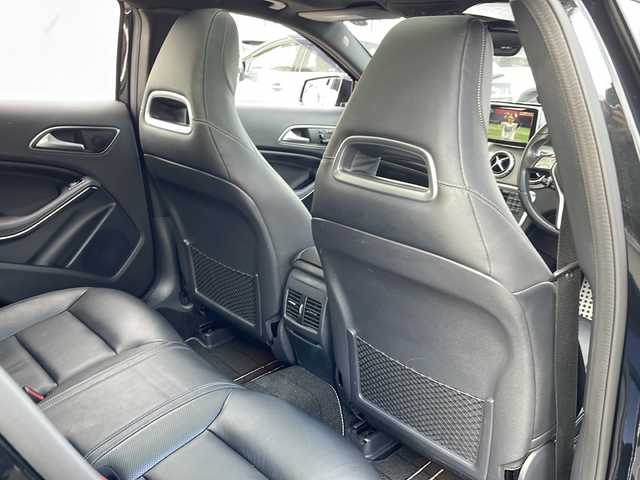 メルセデス・ベンツ ＧＬＡ２５０ 4マチック オフロード 道北・旭川 2015(平27)年 4.7万km コスモスブラック /4WD//禁煙車//サンルーフ//純正ナビ /BT/USB/フルセグ/CD/DVD//レザーシート//前席パワーシート//前席メモリーシート//前席シートヒーター//ACC//アイドリングステップ//コーナーセンサー//BSM//アクティブブレーキアシスト//緊急回避補助システム//革巻きステアリング//ステアリングスイッチ//オートライト//LEDヘッドライト//フォグランプ//リアフォグランプ//ヘットライトウォッシャー//パワーバックドア//ルーフレール//AW冬タイヤ積み込み//ドアバイザー//ETC//ドライブレコーダー//純正フロアマット//オートリトラミラー