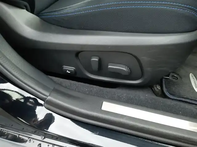スバル レヴォーグ 1．6GT－S アイサイト 福井県 2017(平29)年 7.9万km クリスタルブラックシリカ 4WD/社外ナビ/・（フルセグTV/CD/DVD/Bluetooth）/バックカメラ/アイサイト/レーンキープアシスト/クリアランスソナー/レーダークルーズコントロール/前席パワーシート/ETC/前後ドライブレコーダー/パドルシフト/オートLEDヘッドライト/純正18インチAW/スマートキー